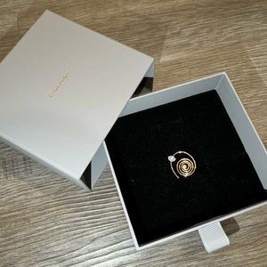 Hirotaka Coil Industria White and Black Diamond 10K Yellow Gold Earring